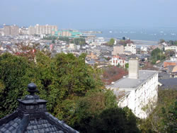 観音堂から琵琶湖を眺望する。