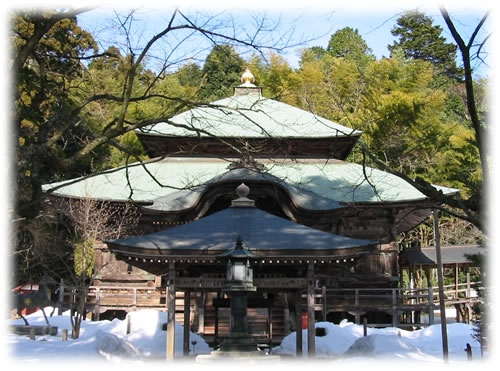 二重屋根の宝形造り「松尾寺本堂」
