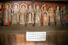 地蔵堂内の釈迦の十大弟子像