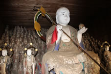 地蔵堂内の釈迦像