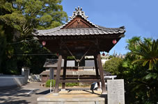 「梵鐘近見二郎」宝永元年(1704年)に住職が私財を投じて鋳造された。鐘の周囲には延命寺の由来が詳しく刻みこまれています。