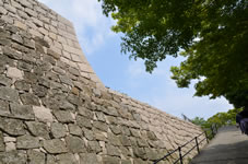 「丸亀城」は石垣の名城として全国的に有名です。