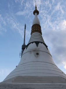 眉山山頂「パゴダ平和記念塔」