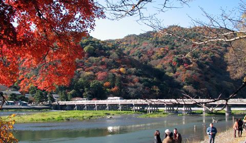 嵐山・渡月橋と紅葉