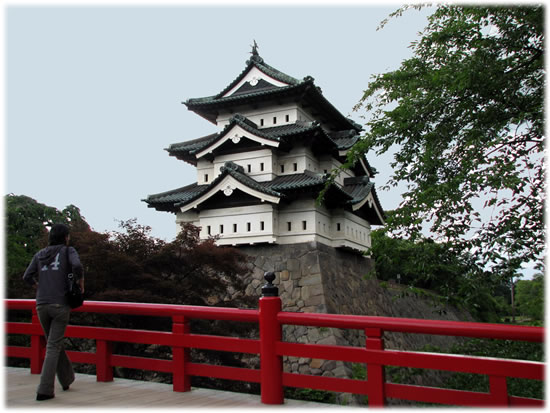 東北唯一の現存天守を持つ「弘前城」