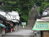 飯盛山の入口、ここからが長い階段を登るのですが？