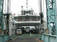 鹿児島港と桜島港をわずか15分で結ぶ。