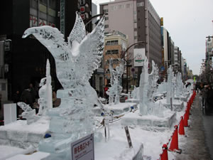 氷の彫刻が展示