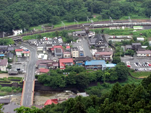 五大堂からの眺望「ＪＲ山寺駅方面」