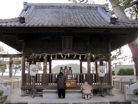 竹島橋前の「拝殿」