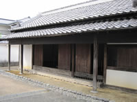 「大手門番所」江戸時代末期に建てられたこの番所は、場内に出入りする者を監視する役人の詰め所。