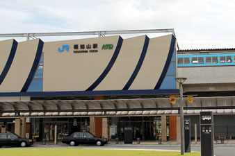京阪神地域と丹後を結ぶ宮福線の起終点。「西日本旅客鉄道（ＪＲ西日本）・北近畿タンゴ鉄道（ＫＴＲ）の駅」