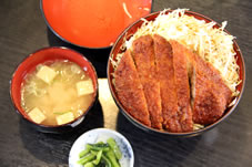 信州産ロースソースかつ丼160ｇ（1340円）