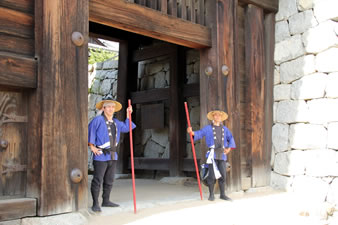 松山城本丸の正面を固める「筒井門」