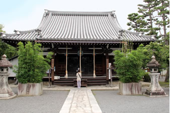 廬山寺「大師」堂内に安置され、鎌倉時代の作「元三大師像」