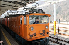 宇奈月駅を発車する「機関車」