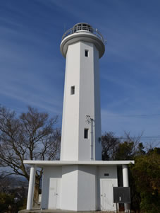 赤穂御埼灯台（高さ16m、水面84mの白色塔型（八角形）コンクリート造り。） 