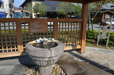 城崎駅前ロータリーの広場には飲泉所もあります。
