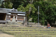 中山の舞台は、昭和62年3月に重要有形民俗文化財に指定。