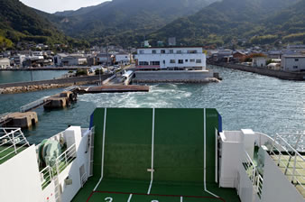 小豆島に別れを告げ、大部港14.25発 日生港15：30着。