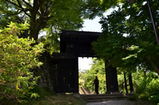 本丸に移築された武家屋敷の「御門」