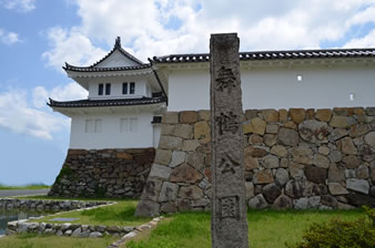 二層櫓「舞鶴公園」石碑