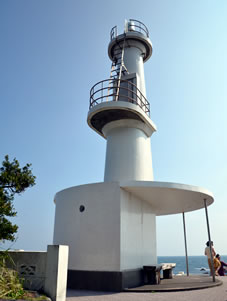 長崎鼻の先端に立つ美しい薩摩長崎鼻灯台。