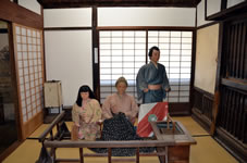 江戸時代の生活を表現や風景など人形達が飾ってあります。