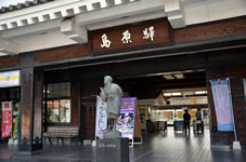 島原駅前には「島原の子守唄像」が立っています。
