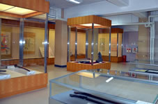 天守閣の内部は、歴代藩主の遺跡や 資料のほか、考古・歴史資料などを収蔵・展示する博物館として公開されています。