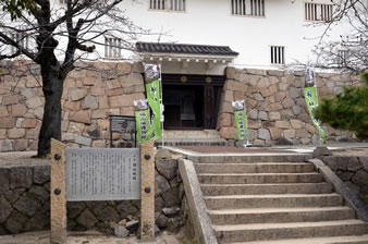 天守閣の内部は、歴代藩主の遺跡や資料のほか、考古・歴史資料などを収蔵・展示する博物館として公開されています。