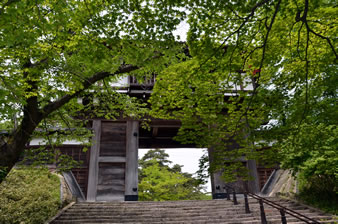 表門（久保田城本丸の正門で、一ノ門とも呼ばれていました。）