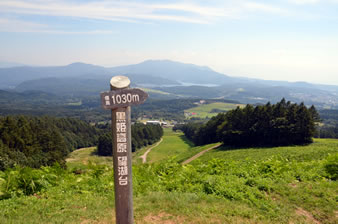 標高1030ｍ「黒姫高原・望湖台」湖は野尻湖です。