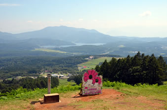 黒姫高原望湖台より野尻湖を望む。