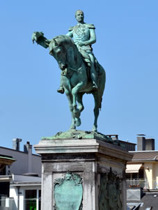 ギョーム２世広場のシンボルでもある騎馬像。