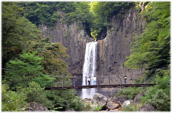 苗名滝「日本の滝百選」