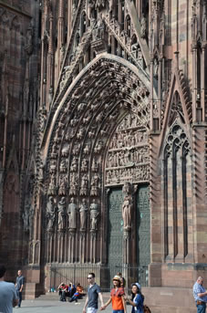 1176年着工、1439年完成。142ｍの高さの大聖堂は1874年にハンブルグの聖ニコライ教会に抜かれるまで、世界一高い建造物として君臨しました。