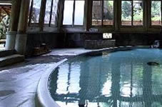 湯田中温泉「よろづや」登録有形文化財に指定された純木造伽藍建築の「桃山風呂」