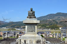 中江藤樹先生像(寛永11年（1634）に 大洲を脱藩して、小川村に帰るまでの17年間を大洲で過ごしました。）