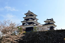 大洲城の天守は、平成16年（2004）木造で復元されました。