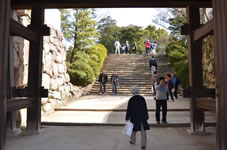 岡山城の不明門は1966年（昭和41年）に天守とともに再建されました。