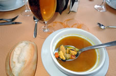 グラナダのホテルで夕食（野菜スープ）