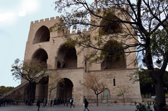 このセラノスの塔は1391年に建てられたゴシック様式の要塞門です。（内側）