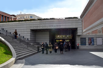 プラド美術館入口