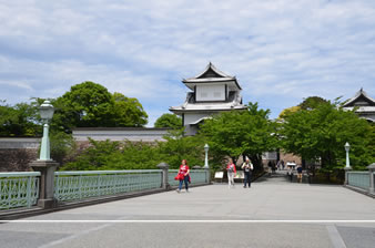 「石川門口」、石川門は金沢城の搦手門（からめてもん）にあたる門です。白門とも呼ばれています。