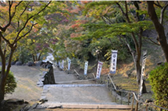 唐津城入り口から始まる231段の石段を登ると天守閣入口になります。