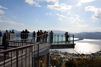 「天の橋立」の名の通り、天に架かる橋の如く見えることから、古くから日本三景天橋立の展望所として有名です。