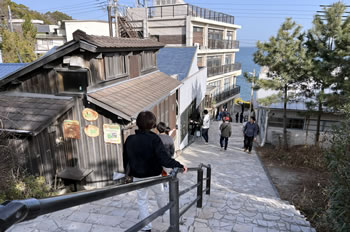 �������r������U��Ԃ�ƁA���g���ȐF�����̃^�C�����ڂɓ���A��������Ԃ̎ʐ^�B�e�|�C���g�B