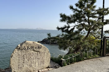 �u��Ζ��c�̏��v��Γ������i������������̂����j���w�����Ɍ��������ɂ������i�݂����j�̏������Ԃ�Ȃ��疼�c��ɂ��񂾂��Ƃ��疼�t����ꂽ�悤�ł��B