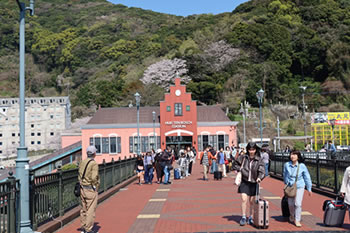 JR�n�E�X�e���{�X�w�B